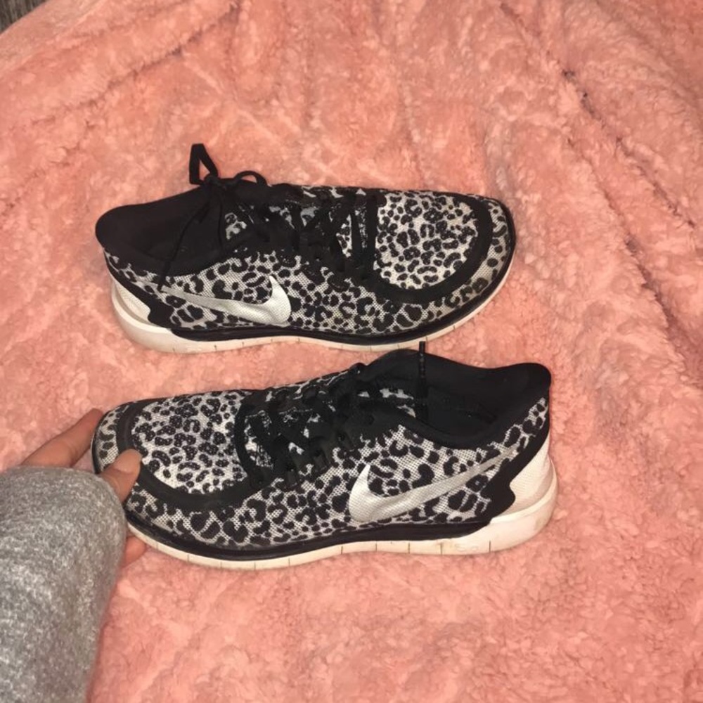 NIKE 5.0 size 6